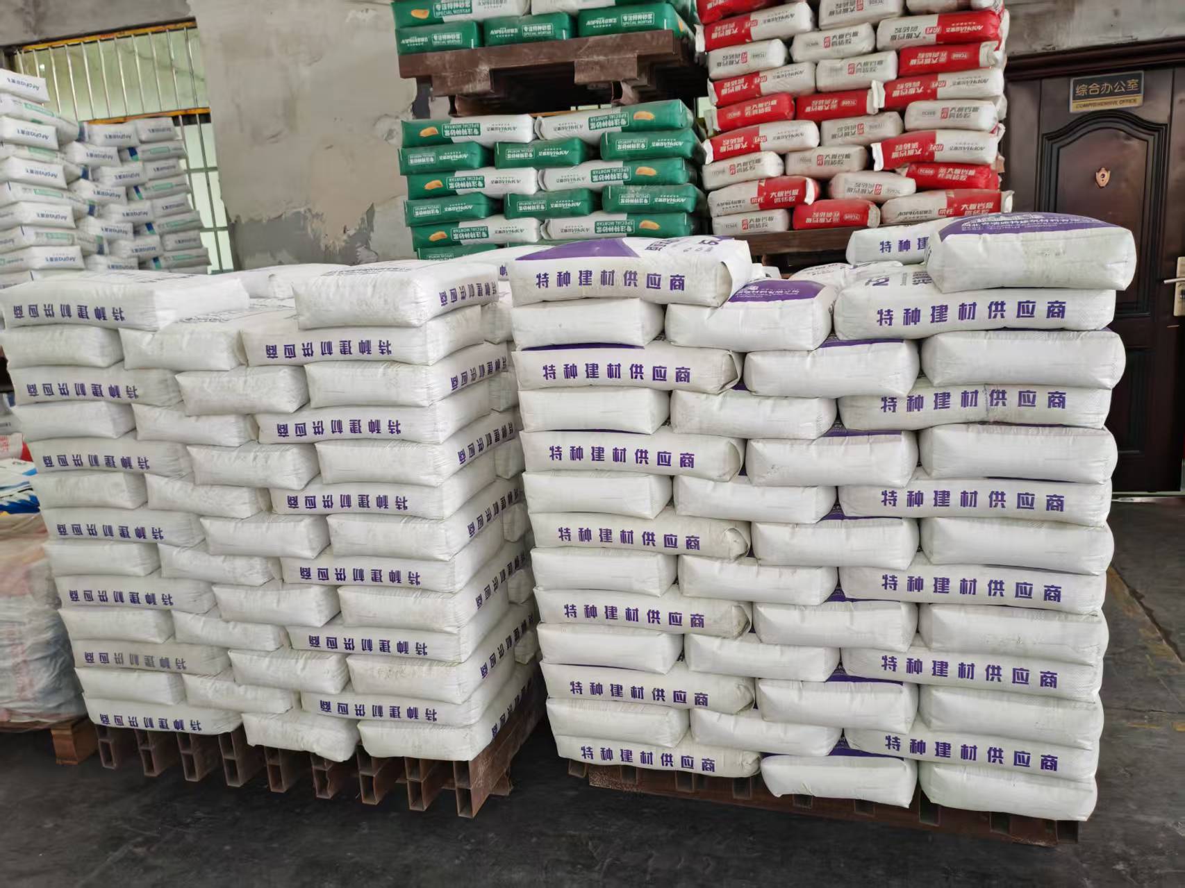 镇安拱顶带模注浆料